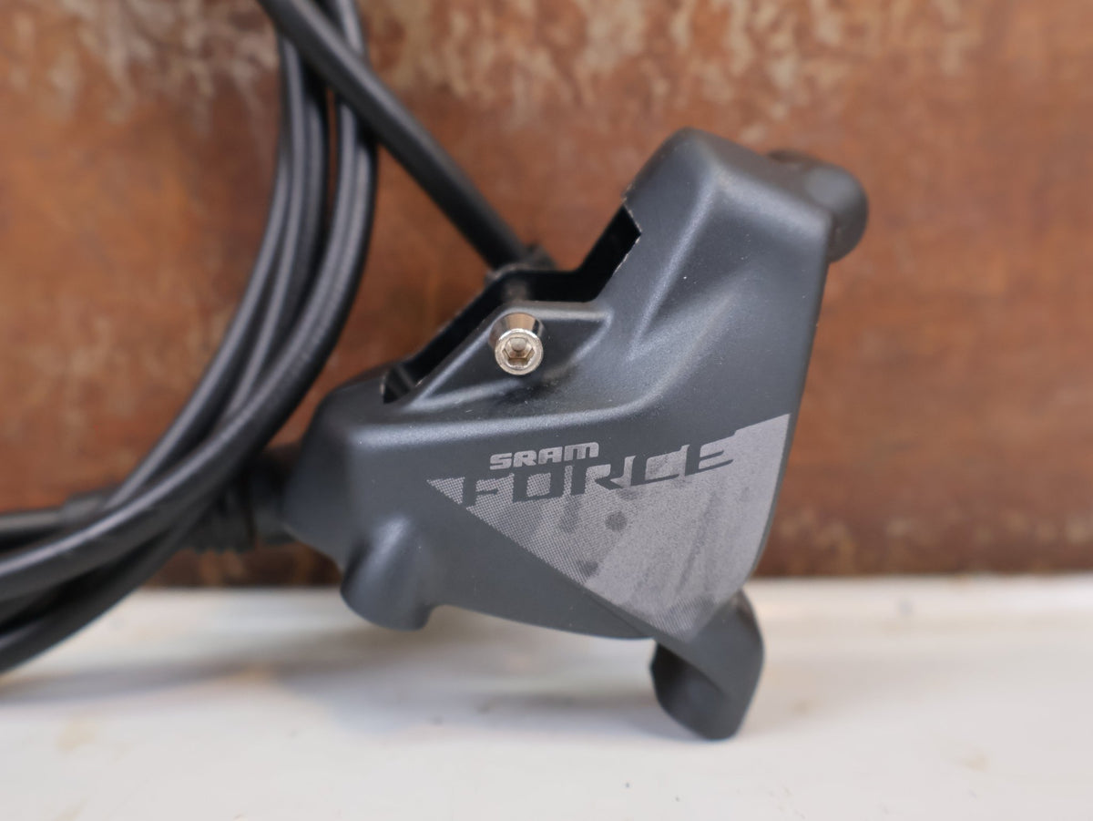 Brems-/ Schalthebel von Sram, SRAM Force eTap AXS D1 Scheibenbremsenset Flatmount vor USEDBIKES-OB.DE Hintergrund