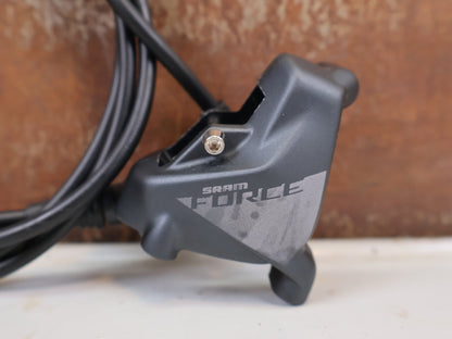 Brems-/ Schalthebel von Sram, SRAM Force eTap AXS D1 Scheibenbremsenset Flatmount vor USEDBIKES-OB.DE Hintergrund