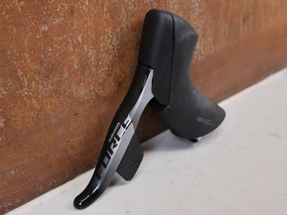 Brems-/ Schalthebel von Sram, SRAM Force eTap AXS D1 Scheibenbremsenset Flatmount vor USEDBIKES-OB.DE Hintergrund