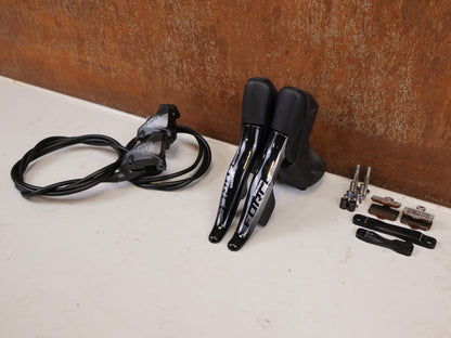 Brems-/ Schalthebel von Sram, SRAM Force eTap AXS D1 Scheibenbremsenset Flatmount vor USEDBIKES-OB.DE Hintergrund