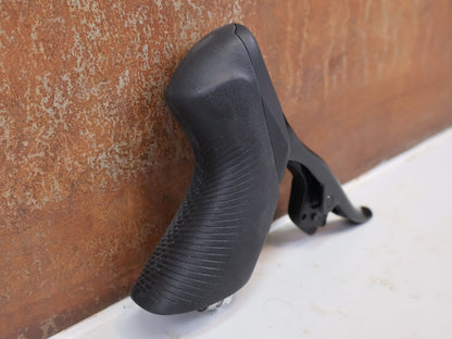 Brems-/ Schalthebel von Sram, SRAM Force eTap AXS D1 Scheibenbremsenset Flatmount vor USEDBIKES-OB.DE Hintergrund