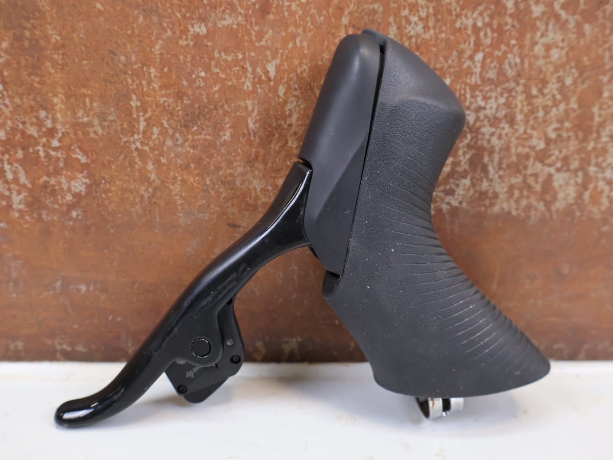 Brems-/ Schalthebel von Sram, SRAM Force eTap AXS D1 Scheibenbremsenset Flatmount vor USEDBIKES-OB.DE Hintergrund