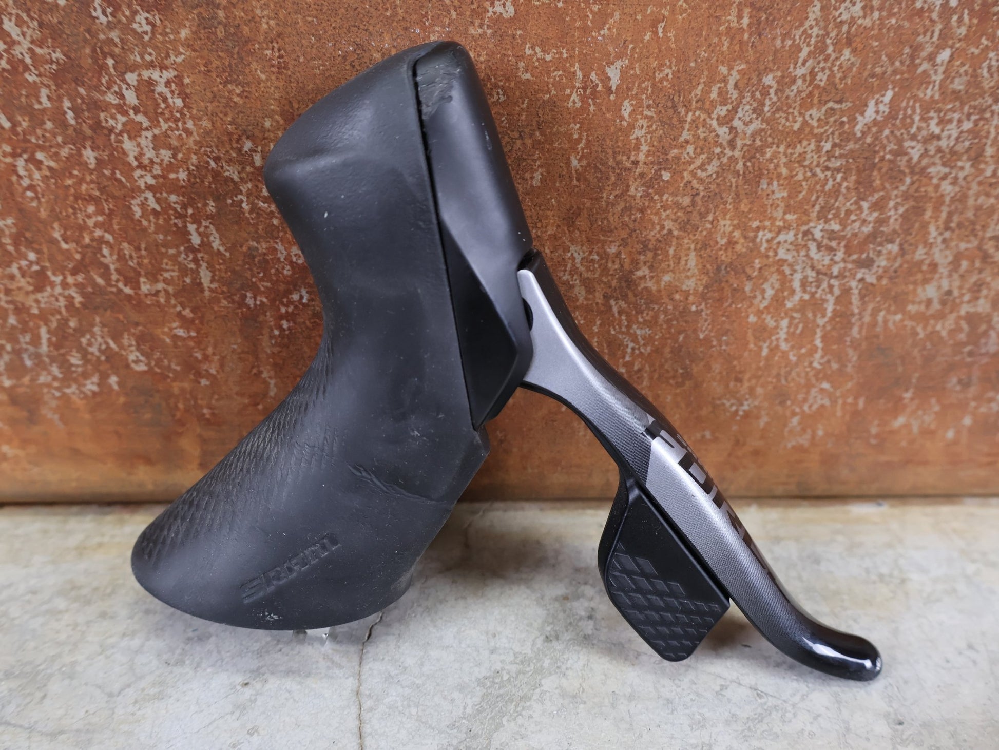 Brems - / Schalthebel von Sram, SRAM FORCE ETAP AXS SCHALT - /BREMSHEBEL SET D1 / 12 - FACH – DISC – CARBON – VORNE & HINTEN vor USEDBIKES - OB.DE Hintergrund