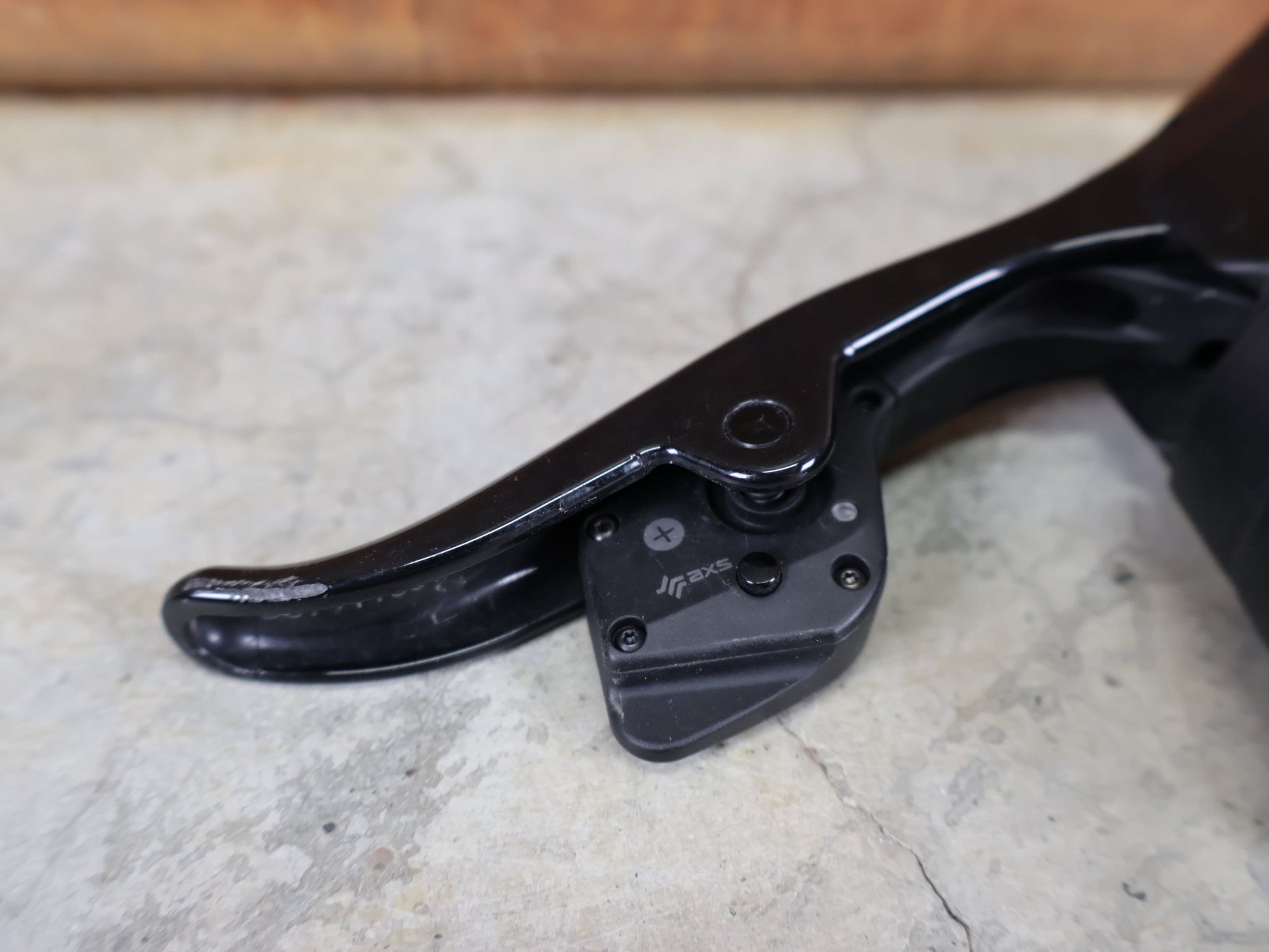 Brems - / Schalthebel von Sram, SRAM FORCE ETAP AXS SCHALT - /BREMSHEBEL SET D1 / 12 - FACH – DISC – CARBON – VORNE & HINTEN vor USEDBIKES - OB.DE Hintergrund