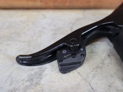 Brems - / Schalthebel von Sram, SRAM FORCE ETAP AXS SCHALT - /BREMSHEBEL SET D1 / 12 - FACH – DISC – CARBON – VORNE & HINTEN vor USEDBIKES - OB.DE Hintergrund