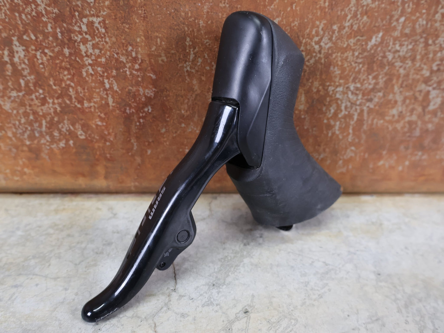 Brems - / Schalthebel von Sram, SRAM FORCE ETAP AXS SCHALT - /BREMSHEBEL SET D1 / 12 - FACH – DISC – CARBON – VORNE & HINTEN vor USEDBIKES - OB.DE Hintergrund