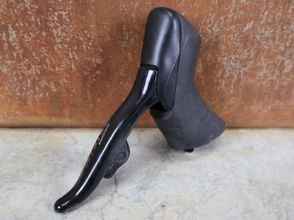 Brems - / Schalthebel von Sram, SRAM FORCE ETAP AXS SCHALT - /BREMSHEBEL SET D1 / 12 - FACH – DISC – CARBON – VORNE & HINTEN vor USEDBIKES - OB.DE Hintergrund