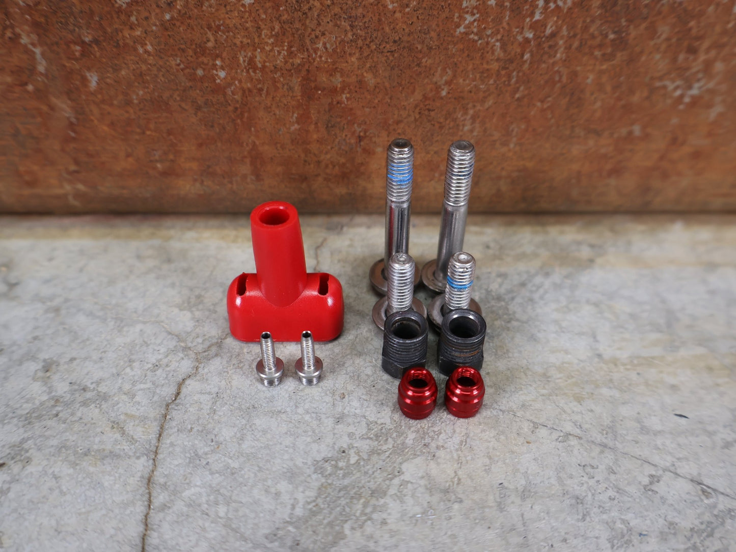 Brems - / Schalthebel von Sram, SRAM FORCE ETAP AXS SCHALT - /BREMSHEBEL SET D1 / 12 - FACH – DISC – CARBON – VORNE & HINTEN vor USEDBIKES - OB.DE Hintergrund