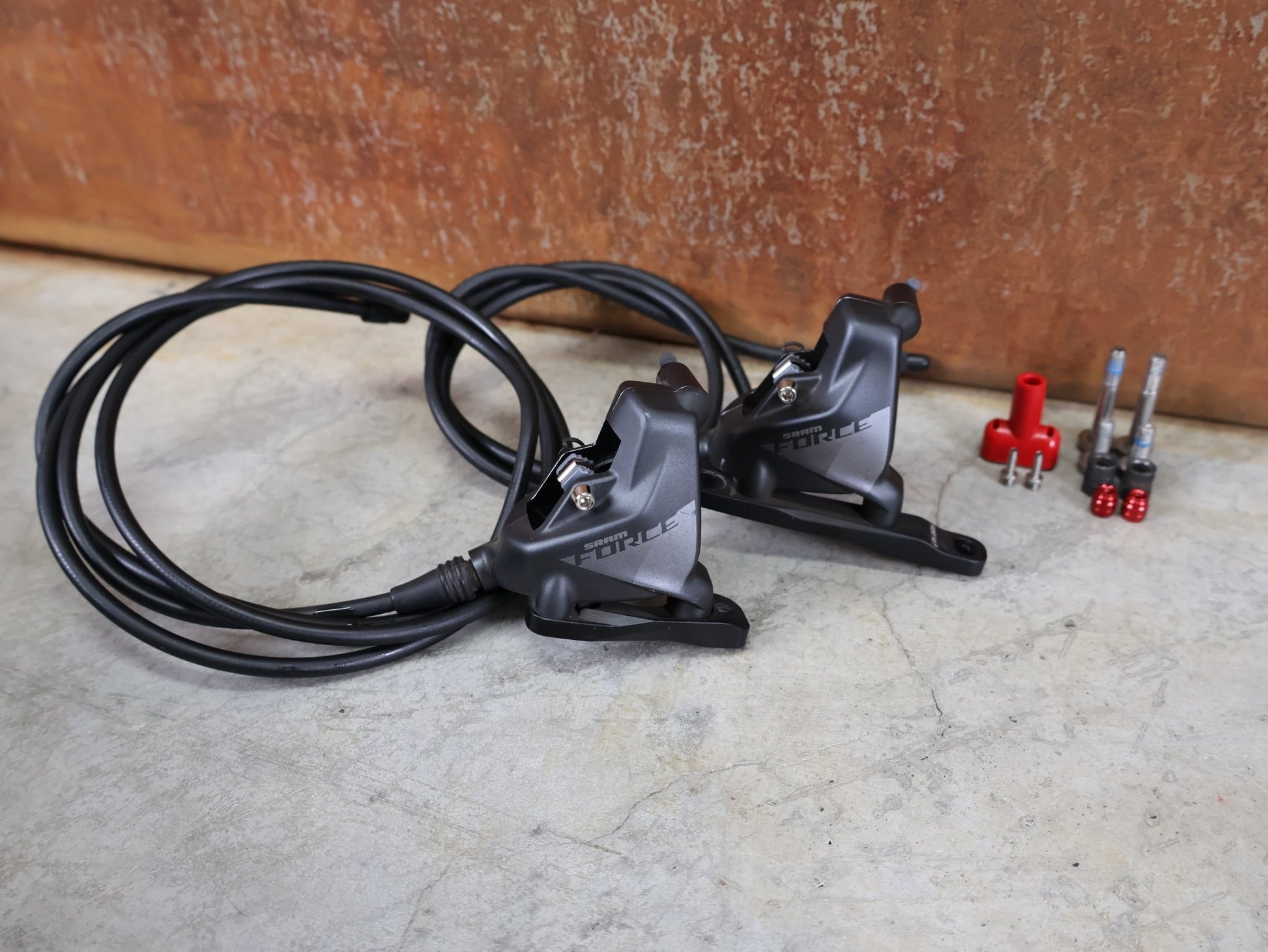 Brems - / Schalthebel von Sram, SRAM FORCE ETAP AXS SCHALT - /BREMSHEBEL SET D1 / 12 - FACH – DISC – CARBON – VORNE & HINTEN vor USEDBIKES - OB.DE Hintergrund