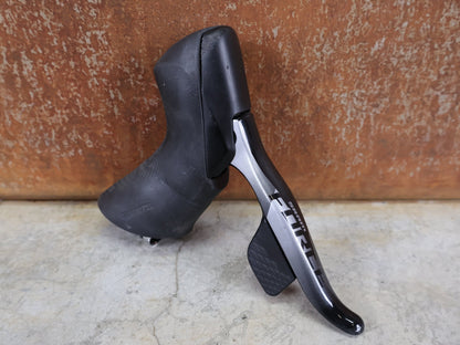 Brems - / Schalthebel von Sram, SRAM FORCE ETAP AXS SCHALT - /BREMSHEBEL SET D1 / 12 - FACH – DISC – CARBON – VORNE & HINTEN vor USEDBIKES - OB.DE Hintergrund