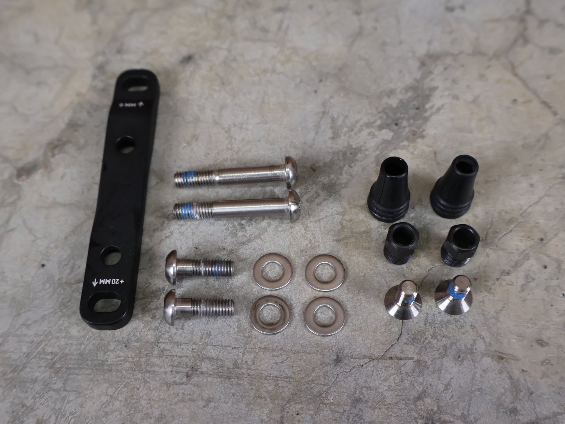 Brems - / Schalthebel von Sram, SRAM FORCE ETAP AXS SCHALT - BREMSHEBEL SET D1 / CARBON / 12 - FACH / DISC / INKL. 160MM ADAPTER vor USEDBIKES - OB.DE Hintergrund