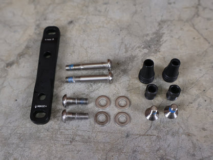 Brems - / Schalthebel von Sram, SRAM FORCE ETAP AXS SCHALT - BREMSHEBEL SET D1 / CARBON / 12 - FACH / DISC / INKL. 160MM ADAPTER vor USEDBIKES - OB.DE Hintergrund