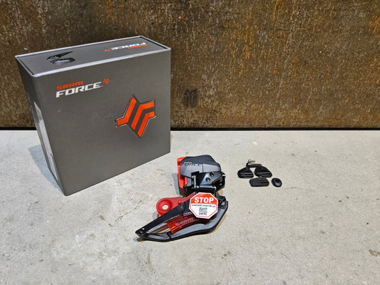 Schaltungsteile von Sram, SRAM FORCE ETAP AXS WIDE UMWERFER D1 12 FACH vor USEDBIKES - OB.DE Hintergrund