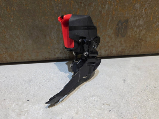 Schaltungsteile von Sram, SRAM FORCE ETAP AXS WIDE UMWERFER MY24 12 FACH vor USEDBIKES - OB.DE Hintergrund