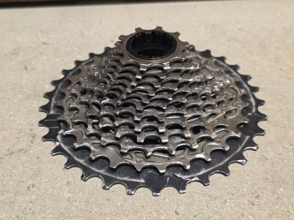 Kassette & Zahnkränze von Sram, SRAM FORCE XG 1270 KASSETTE ZAHNKRANZ 10 - 33 ZÄHNE vor USEDBIKES - OB.DE Hintergrund