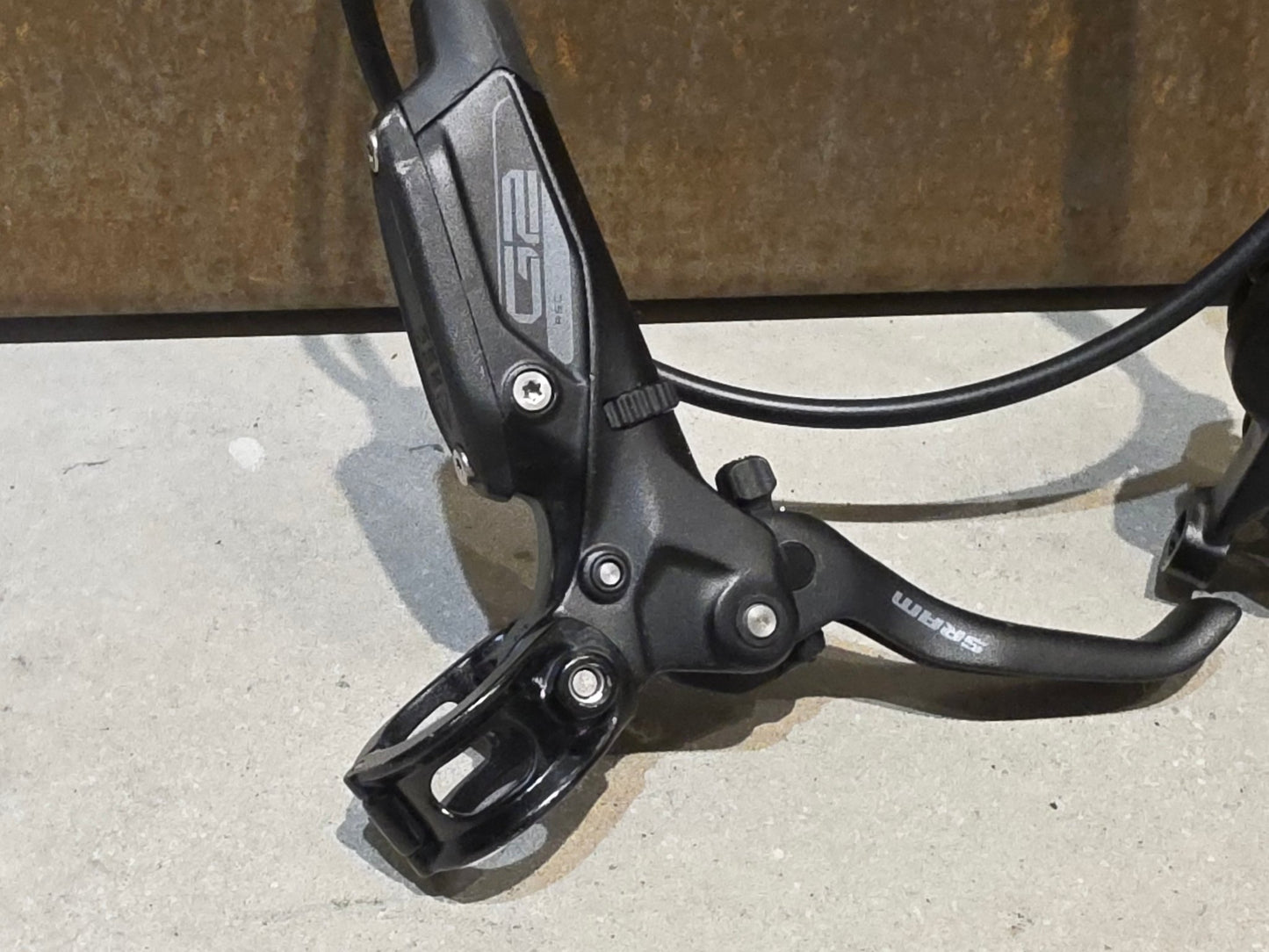 Bremse von Sram, SRAM G2 RSC 4 - KOLBEN BREMSE VORNE & HINTEN vor USEDBIKES - OB.DE Hintergrund
