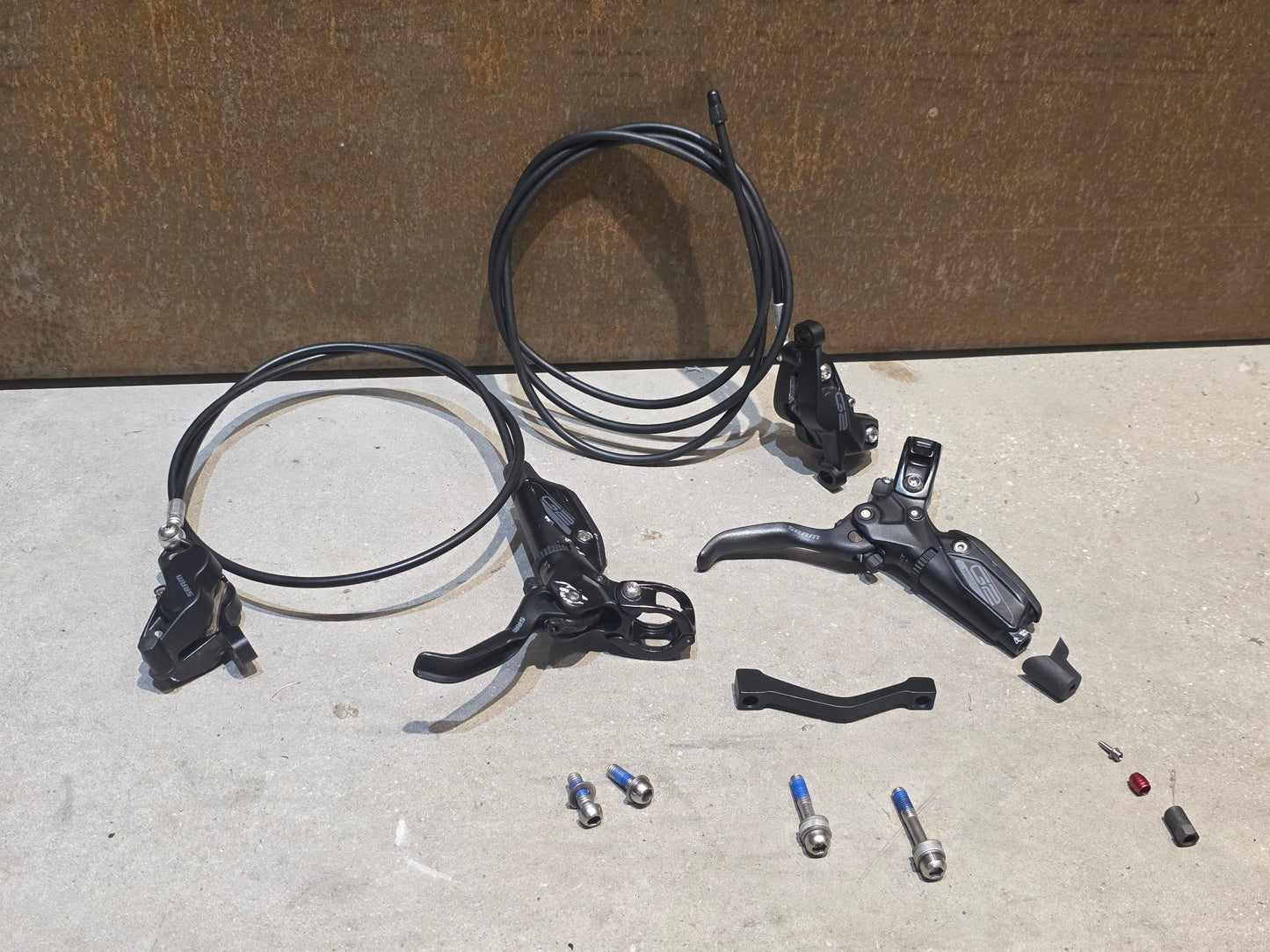 Bremse von Sram, SRAM G2 RSC 4 - KOLBEN BREMSE VORNE & HINTEN vor USEDBIKES - OB.DE Hintergrund