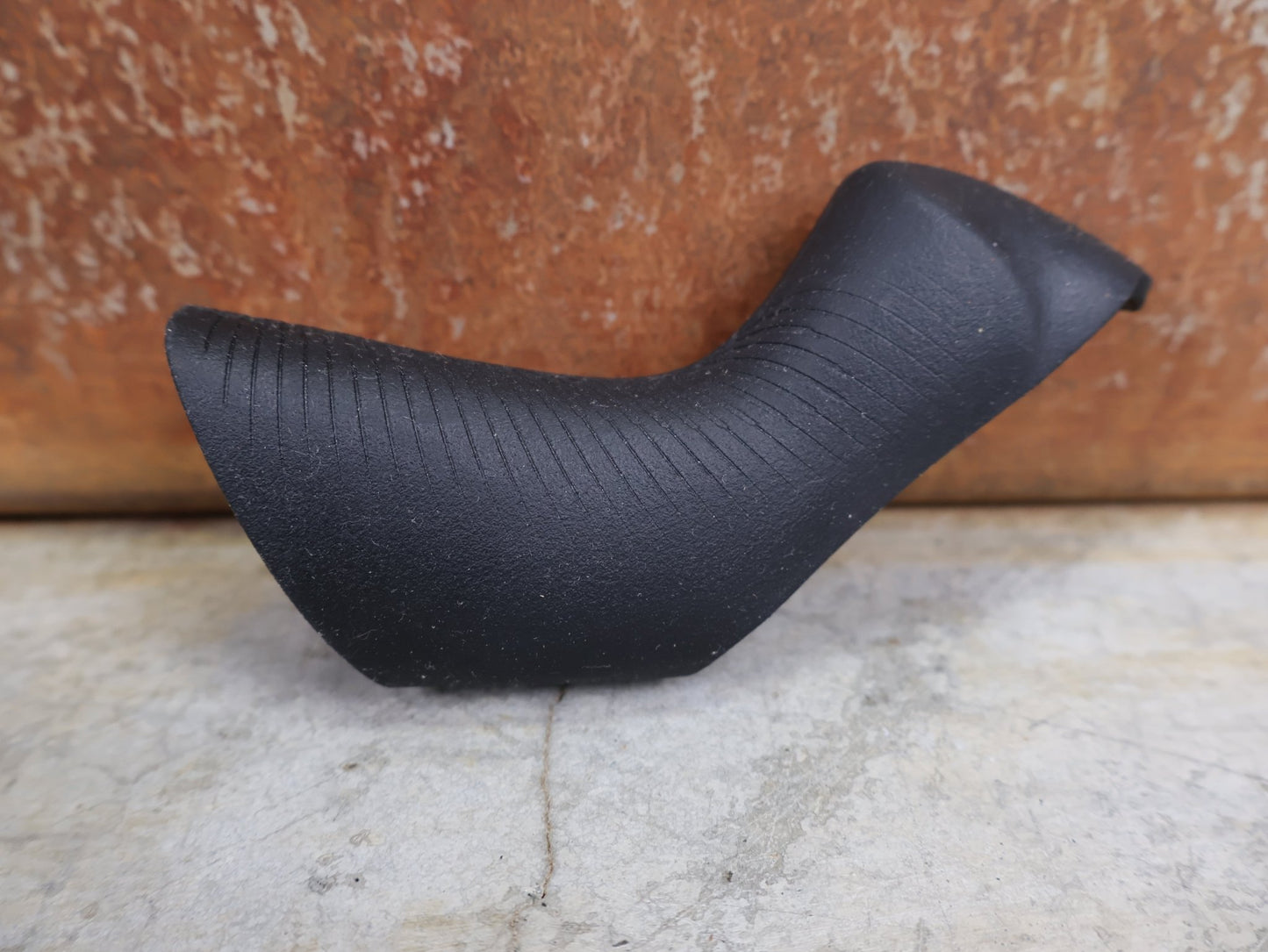 Zubehör von Sram, SRAM GRIFFGUMMI / HOODS FÜR RED & FORCE eTap AXS HRD – EINZELN (LINKS ODER RECHTS) vor USEDBIKES - OB.DE Hintergrund