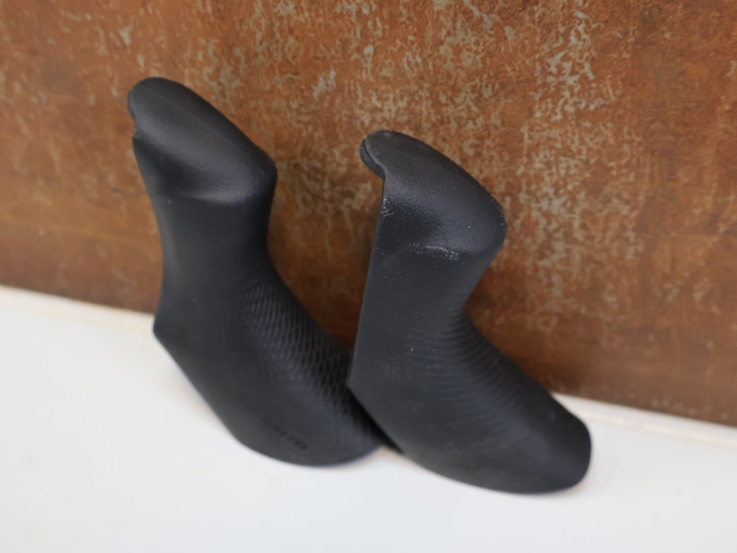 Zubehör von Sram, SRAM GRIFFGUMMI HOODS / RED & FORCE ETAP D1 AXS HRD / LINKS & RECHTS vor USEDBIKES - OB.DE Hintergrund