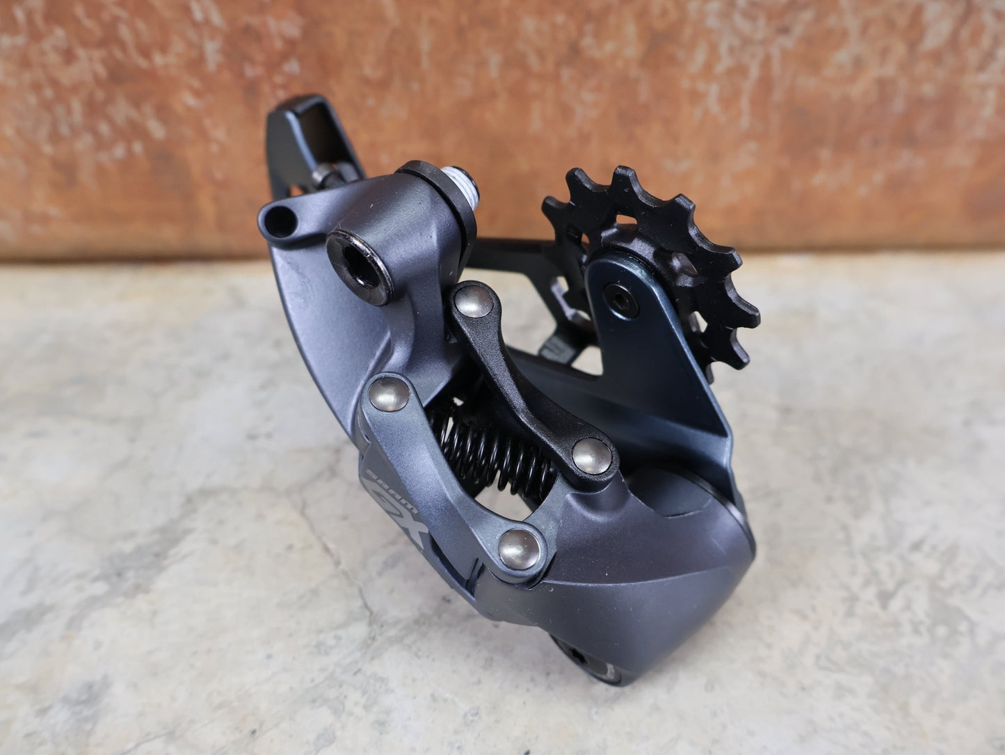 Schaltungsteile von Sram, SRAM GX EAGLE / 12 - FACH MTB SCHALTWERK / TYPE 3.0 / LUNAR / 52 Z / 300 G vor USEDBIKES - OB.DE Hintergrund