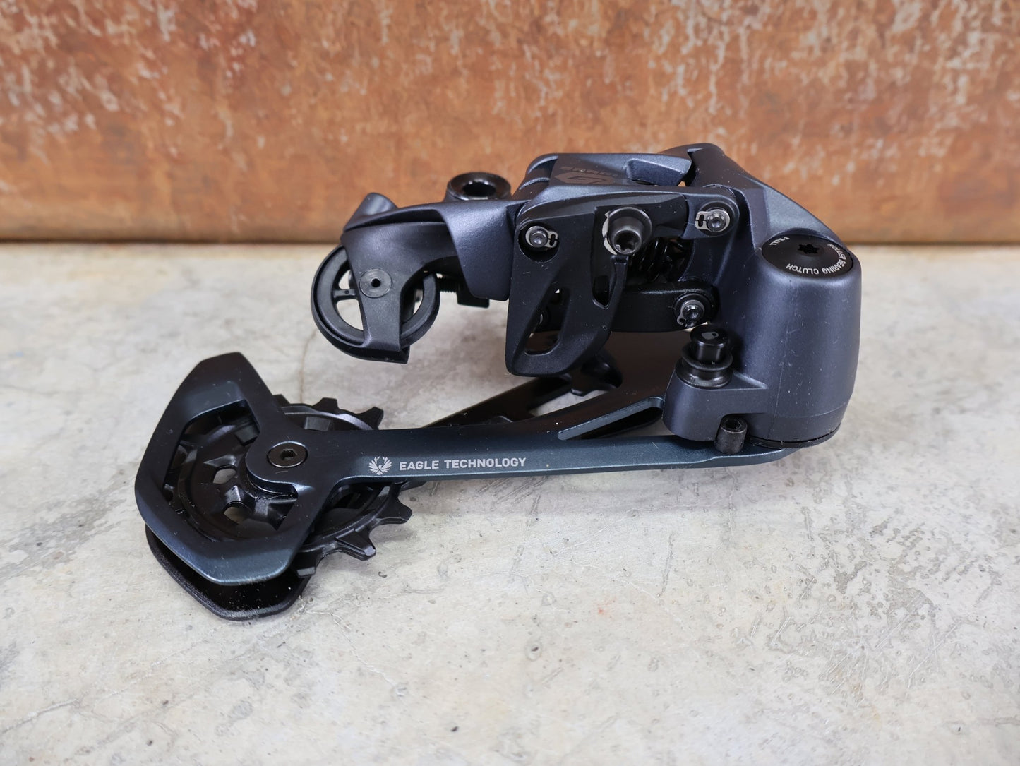 Schaltungsteile von Sram, SRAM GX EAGLE / 12 - FACH MTB SCHALTWERK / TYPE 3.0 / LUNAR / 52 Z / 300 G vor USEDBIKES - OB.DE Hintergrund