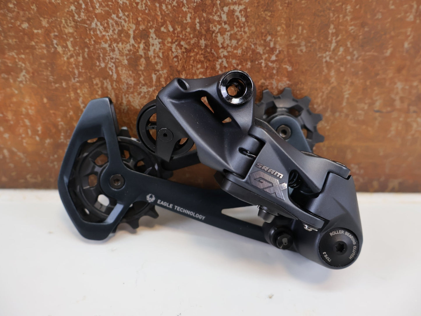 Schaltungsteile von Sram, SRAM GX EAGLE / 12-FACH MTB SCHALTWERK / TYPE 3.0 / LUNAR / 52 Z vor USEDBIKES-OB.DE Hintergrund