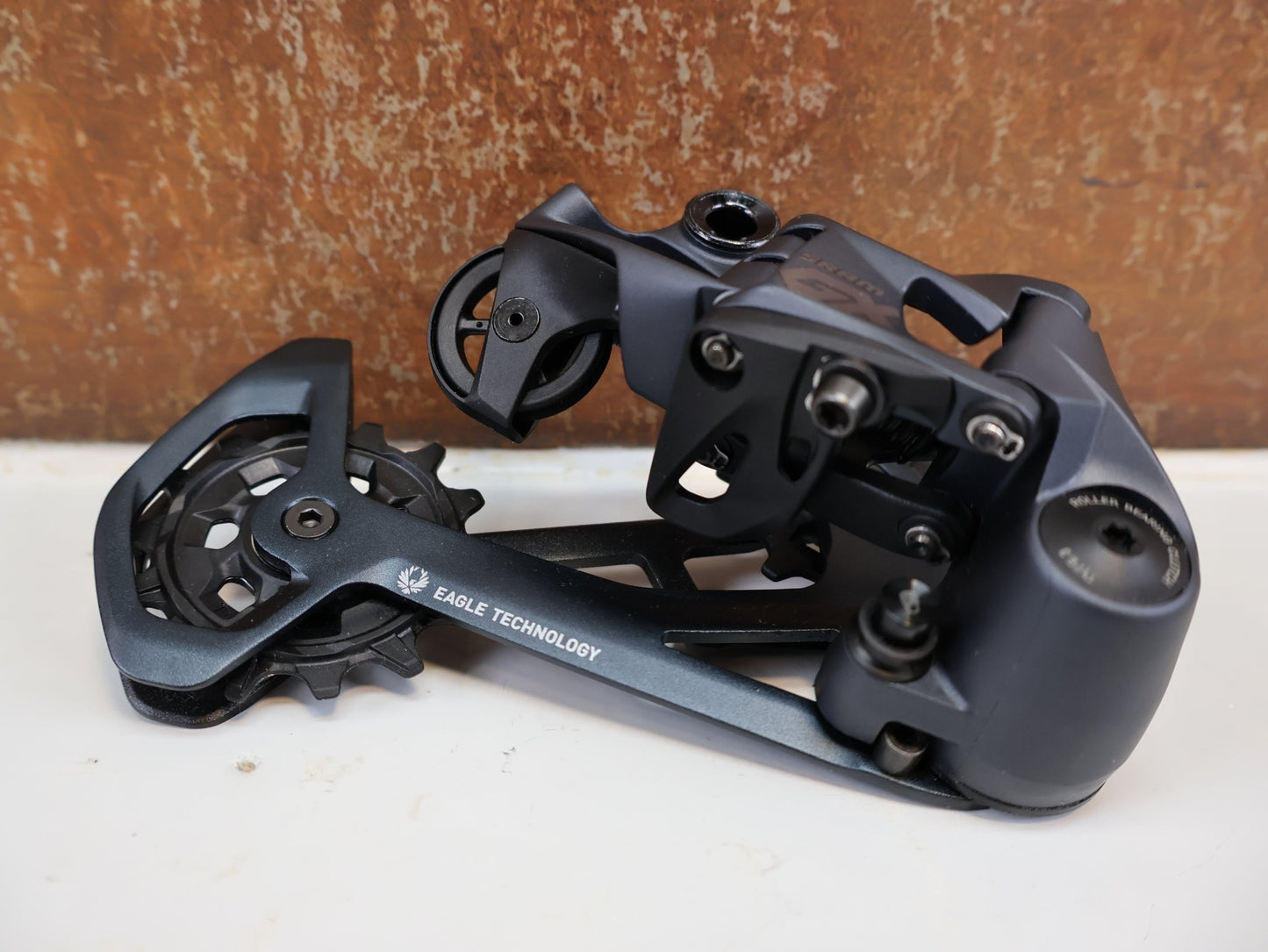 Schaltungsteile von Sram, SRAM GX EAGLE / 12-FACH MTB SCHALTWERK / TYPE 3.0 / LUNAR / 52 Z vor USEDBIKES-OB.DE Hintergrund
