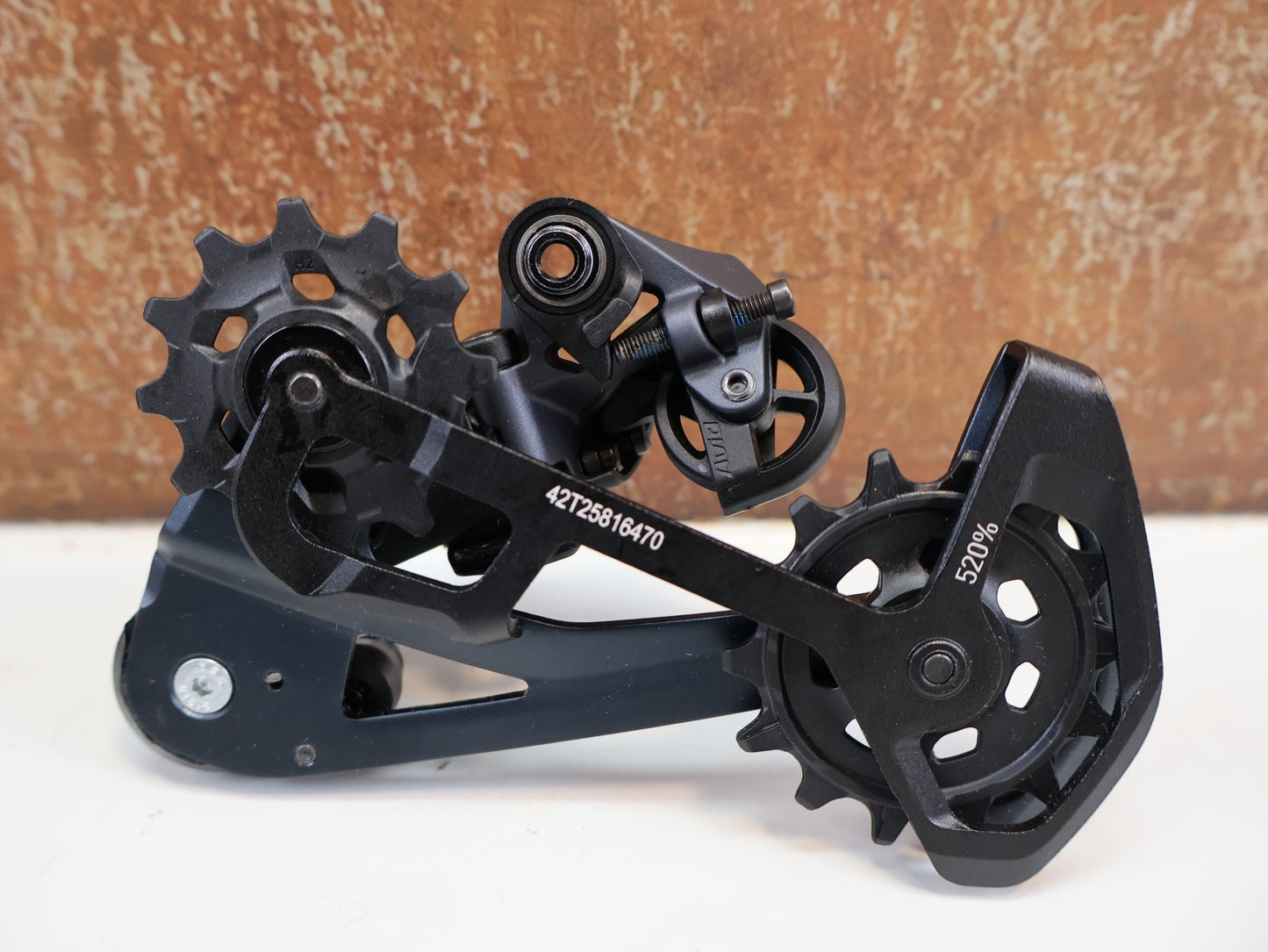 Schaltungsteile von Sram, SRAM GX EAGLE / 12-FACH MTB SCHALTWERK / TYPE 3.0 / LUNAR / 52 Z vor USEDBIKES-OB.DE Hintergrund