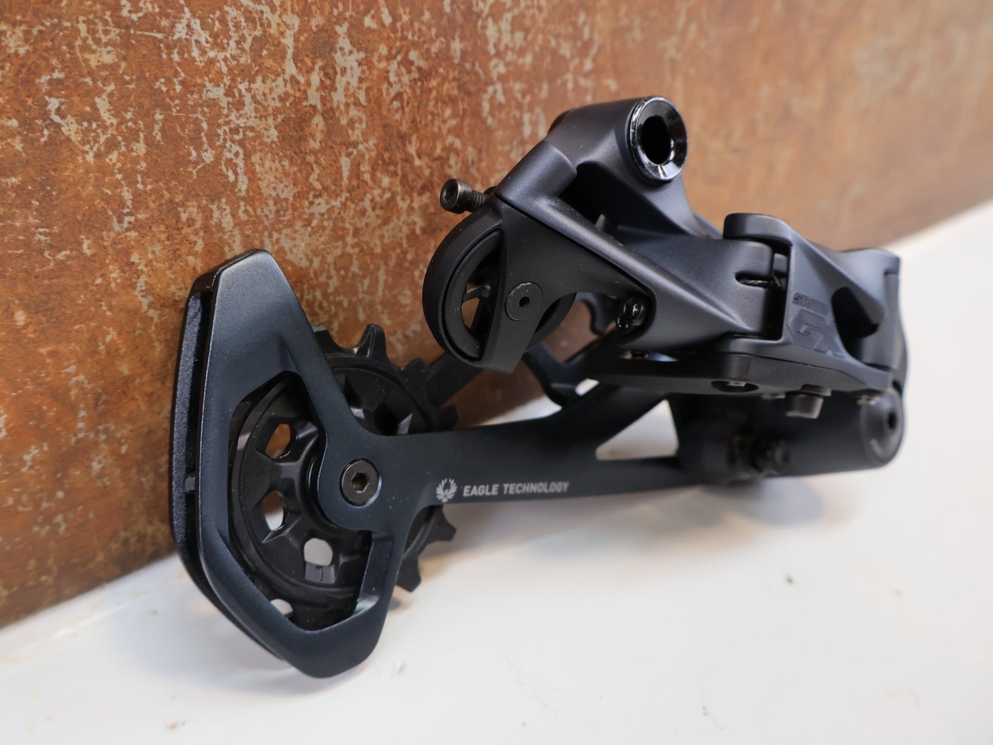 Schaltungsteile von Sram, SRAM GX EAGLE / 12-FACH MTB SCHALTWERK / TYPE 3.0 / LUNAR / 52 Z vor USEDBIKES-OB.DE Hintergrund
