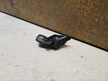 Schaltungsteile von Sram, SRAM GX EAGLE AXS CONTROLLER SCHALTHEBEL 12 FACH / ROCKER PADDLE vor USEDBIKES - OB.DE Hintergrund