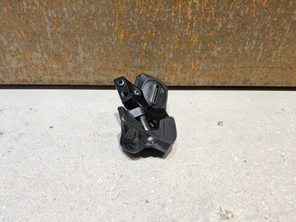 Schaltungsteile von Sram, SRAM GX EAGLE AXS CONTROLLER SCHALTHEBEL 12 FACH vor USEDBIKES - OB.DE Hintergrund