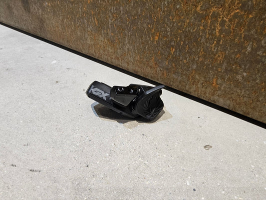 Schaltungsteile von Sram, SRAM GX EAGLE AXS CONTROLLER SCHALTHEBEL 12 FACH vor USEDBIKES - OB.DE Hintergrund