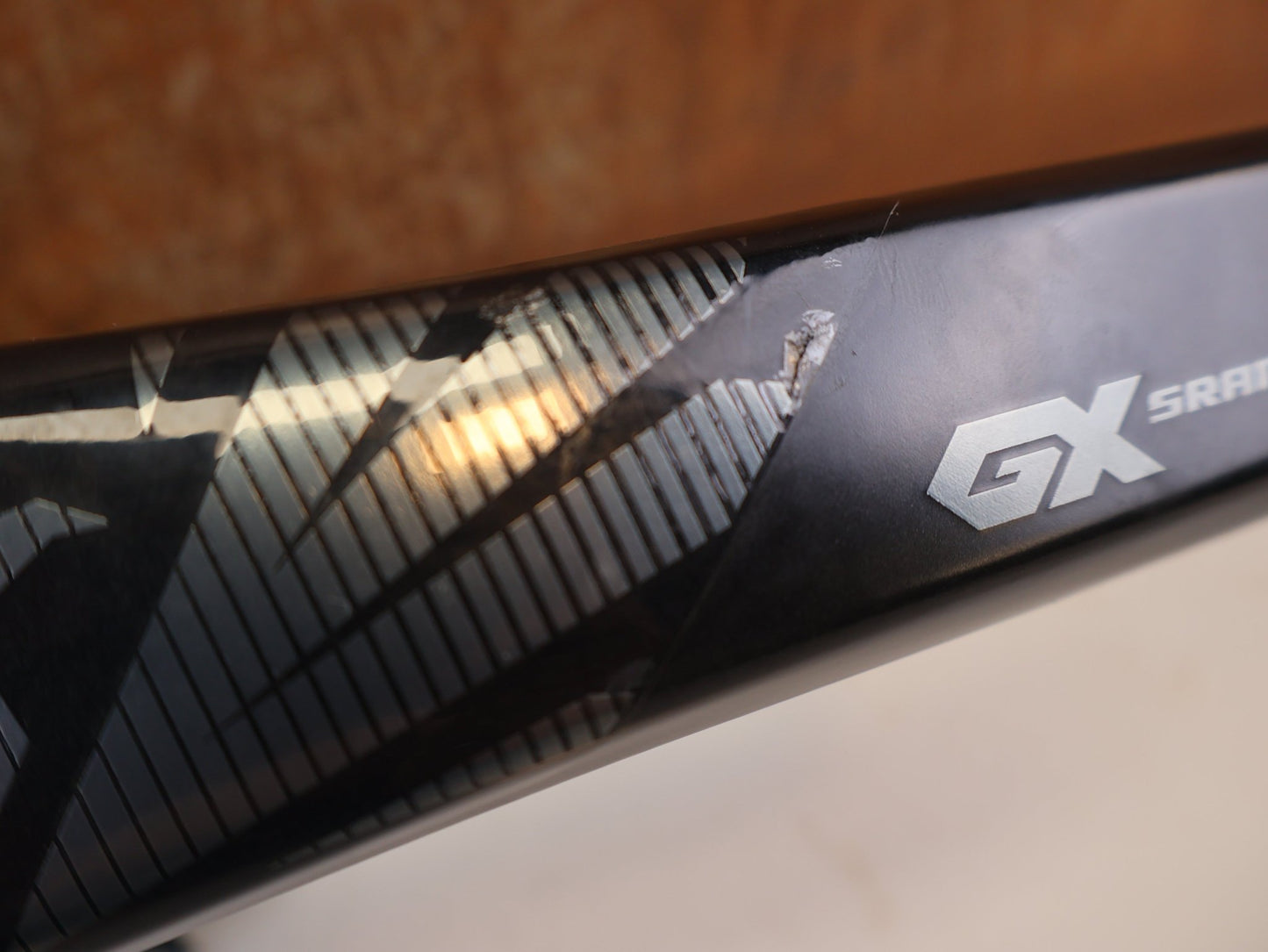 Kurbel von Sram, SRAM GX EAGLE CARBON KURBEL 170 MM 32T 3MM DUB vor USEDBIKES-OB.DE Hintergrund