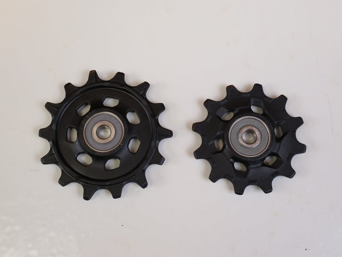 Schaltungsteile von Sram, SRAM GX EAGLE SCHALTRÖLLCHEN SET – 12-FACH ORIGINAL-ERSATZTEIL vor USEDBIKES-OB.DE Hintergrund