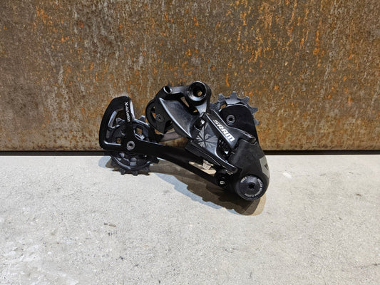Schaltungsteile von Sram, SRAM GX EAGLE SCHALTWERK 12 FACH / MAX. 50 ZÄHNE vor USEDBIKES - OB.DE Hintergrund