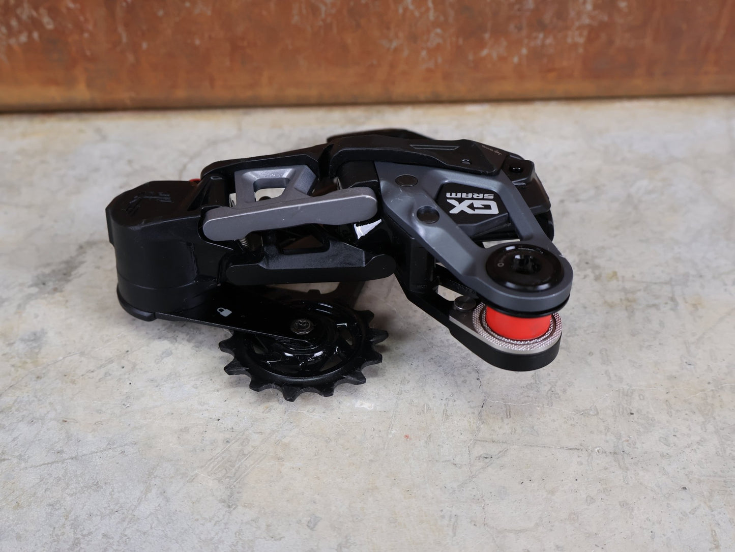 Schaltungsteile von Sram, SRAM GX EAGLE TRANSMISSION SCHALTWERK / 12 - FACH – T - TYPE – UDH vor USEDBIKES - OB.DE Hintergrund