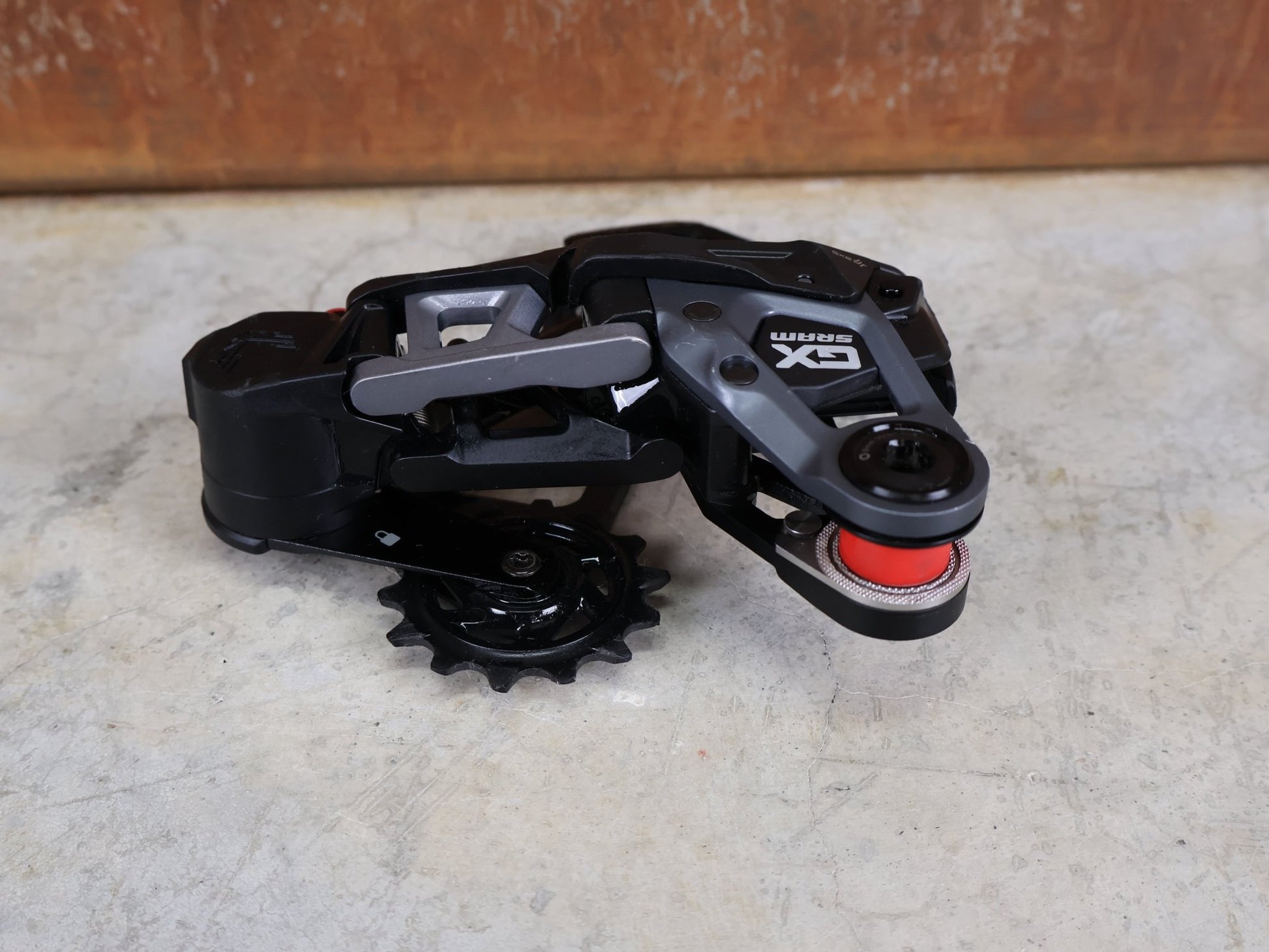 Schaltungsteile von Sram, SRAM GX EAGLE TRANSMISSION SCHALTWERK / 12 - FACH – T - TYPE – UDH vor USEDBIKES - OB.DE Hintergrund