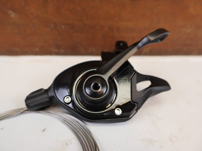 Schaltungsteile von Sram, SRAM GX EAGLE TRIGGER SCHALTHEBEL 12-FACH RECHTS HINTEN vor USEDBIKES-OB.DE Hintergrund