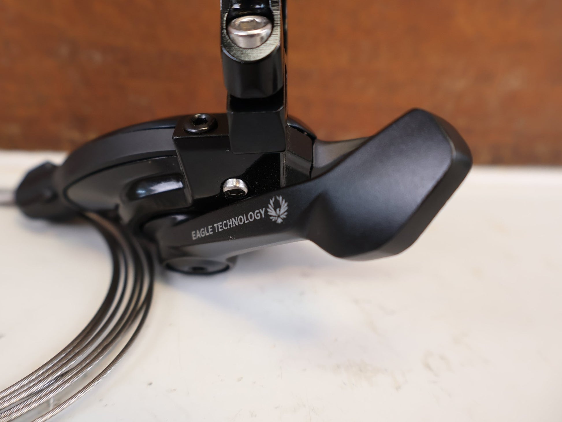 Schaltungsteile von Sram, SRAM GX EAGLE TRIGGER SCHALTHEBEL 12-FACH RECHTS HINTEN vor USEDBIKES-OB.DE Hintergrund