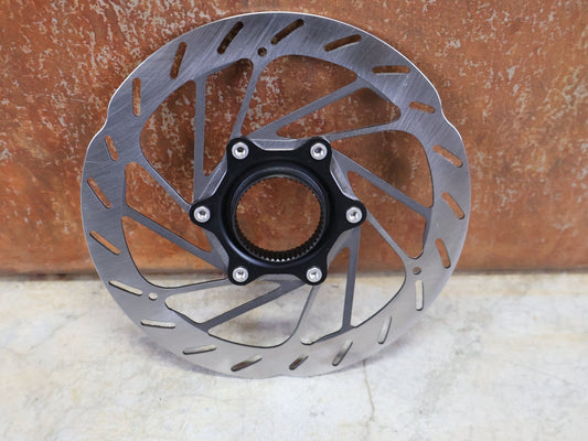 Bremsscheibe von Sram, SRAM HS2 CENTER LOCK BREMSSCHEIBE 180 / 160MM vor USEDBIKES - OB.DE Hintergrund