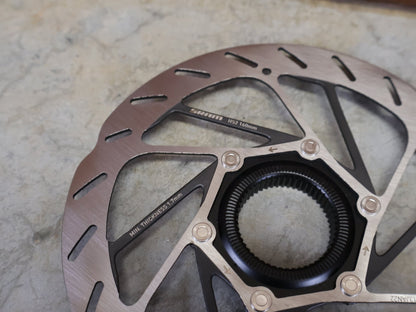 Bremsscheibe von Sram, SRAM HS2 CENTER LOCK BREMSSCHEIBE 180 / 160MM vor USEDBIKES - OB.DE Hintergrund