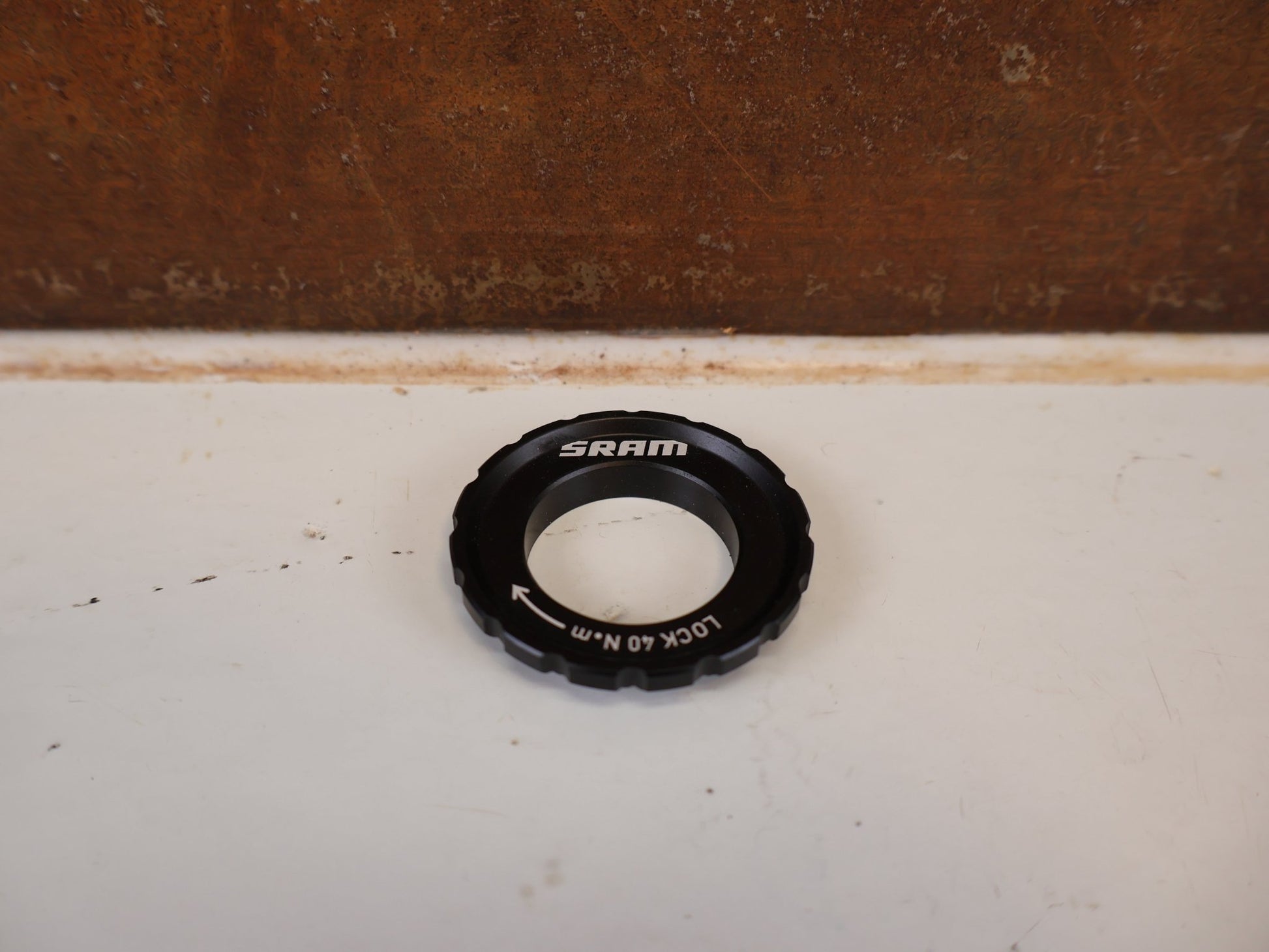 Bremsscheibe von Sram, SRAM HS2 ROTOR BREMSSCHEIBE (220 MM) – CENTER LOCK vor USEDBIKES-OB.DE Hintergrund