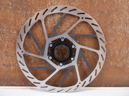 Bremsscheibe von Sram, SRAM HS2 ROTOR BREMSSCHEIBE (220 MM) – CENTER LOCK vor USEDBIKES-OB.DE Hintergrund