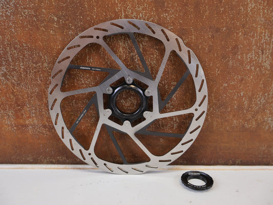 Bremsscheibe von Sram, SRAM HS2 ROTOR BREMSSCHEIBE (220 MM) – CENTER LOCK vor USEDBIKES-OB.DE Hintergrund