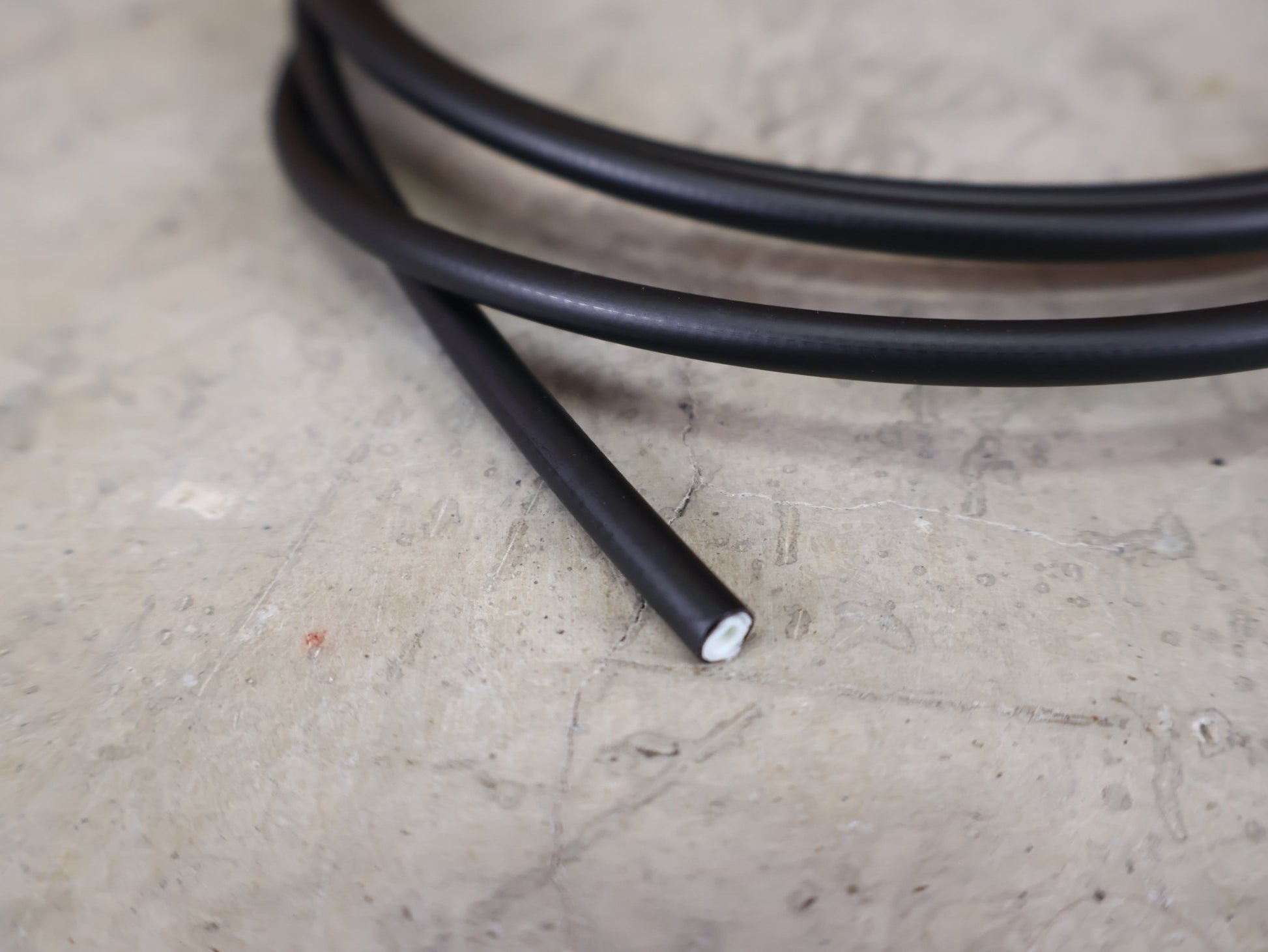 Zubehör von Sram, SRAM / HYDRAULIK BREMSLEITUNG / 200 CM SET / SCHWARZ / UNIVERSAL KOMPATIBEL vor USEDBIKES - OB.DE Hintergrund