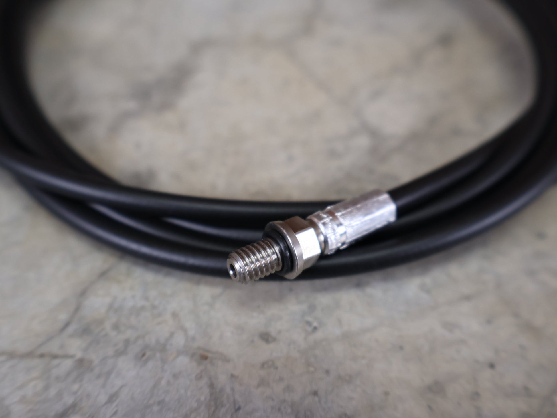 Zubehör von Sram, SRAM / HYDRAULIK BREMSLEITUNG SRAM / GUIDE, RS, DB5, LEVEL / BANJO 0 GRAD / 2000 MM / SCHWARZ vor USEDBIKES - OB.DE Hintergrund