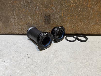 Innenlager von Sram, SRAM INNENLAGER DUB T47 / 85.5MM vor USEDBIKES - OB.DE Hintergrund