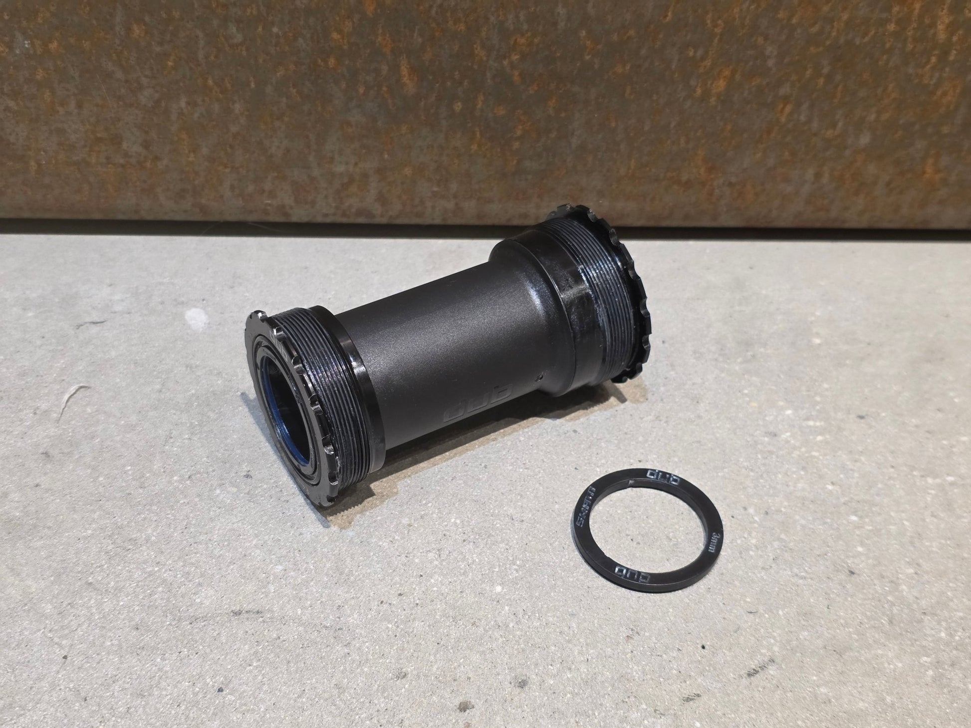 Innenlager von Sram, SRAM INNENLAGER DUB T47 / 85.5MM vor USEDBIKES - OB.DE Hintergrund