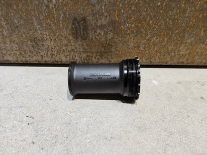 Innenlager von Sram, SRAM INNENLAGER DUB T47 / 85.5MM vor USEDBIKES - OB.DE Hintergrund