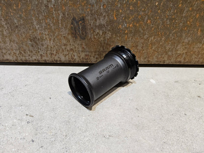 Innenlager von Sram, SRAM INNENLAGER DUB T47 / 85.5MM vor USEDBIKES - OB.DE Hintergrund